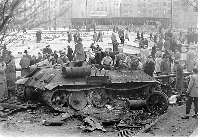 A destroyed T-34-85 tank at the Móricz Zsigmond Square, Budapest,1956