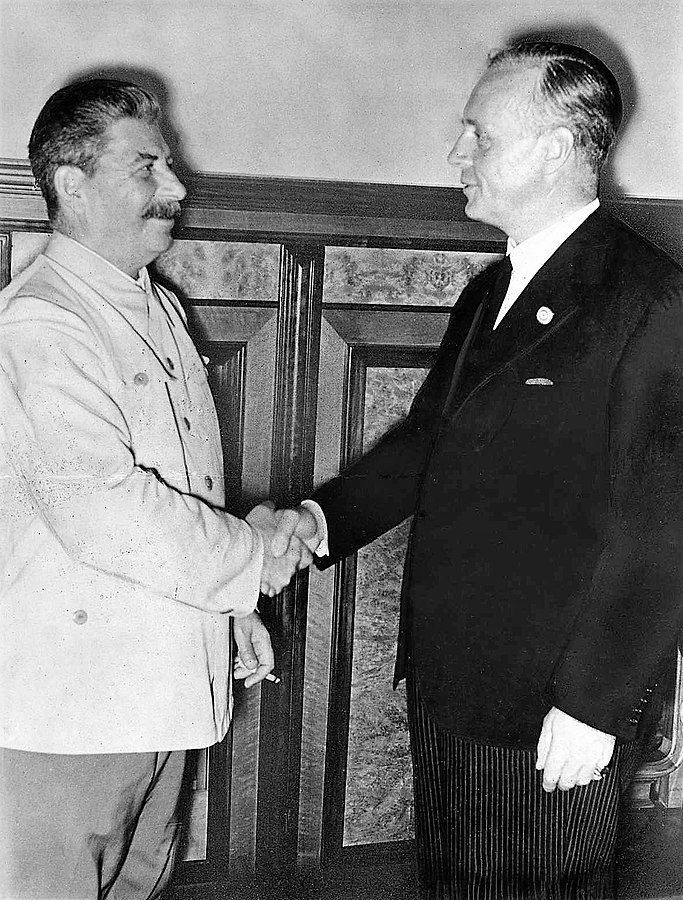  Stalin y Ribentrop en Moscu.1939.