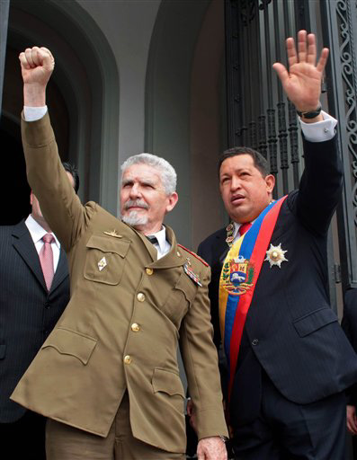 Ramiro Valdes y Hugo Chavez