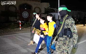 Mujeres y niños rehenes de Hamas