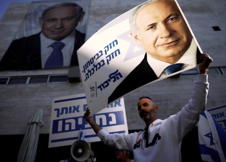 Supporters of Israeli Prime Minister Benjamin Netanyahu protest outside Likud Party headquarters (Tel Aviv) Nov.22, 2019