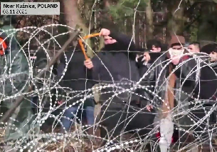 Migrants trying to force entry into Poland
